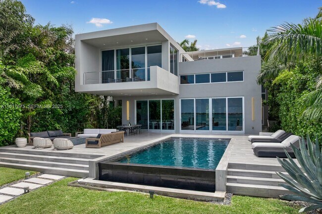 Photo - 1379 N Venetian Way