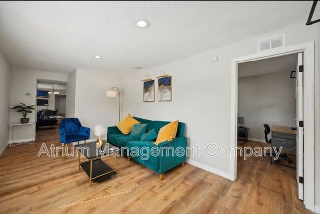 Photo - 909 E 28th Ave