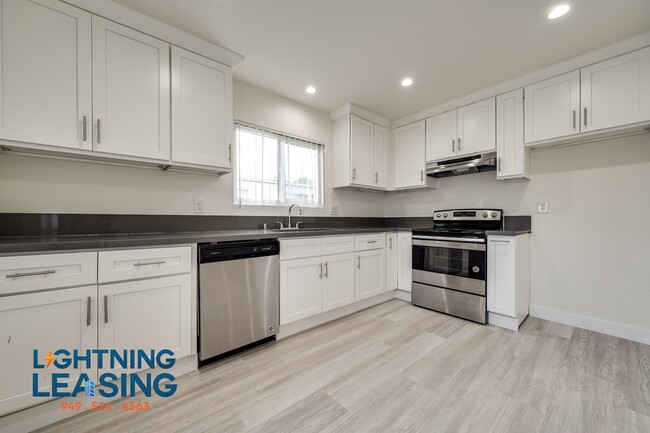 Sunny Winnetka Hideaway – Bright 1BR with ... - Sunny Winnetka Hideaway – Bright 1BR with ... Condo Unit 17C