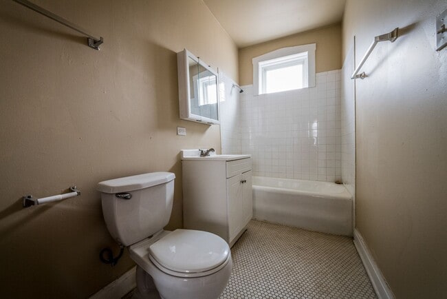 Photo - 5500 W Van Buren St Chicago, IL 60644