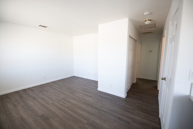 6313 Palo Verde Ave Unidad B