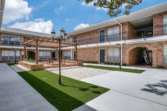 Bellaire Oaks Apartments
