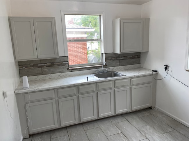 Photo - 6474 St Marys St