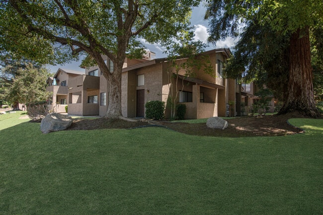 Laurelwood Oaks