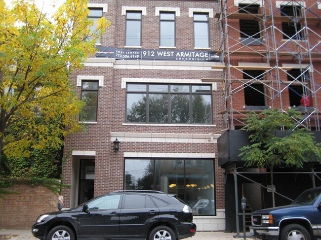 Photo - 912 W Armitage Ave