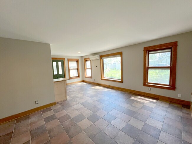 Photo - 506 S Poplar St