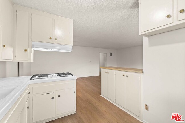 Photo - 15540 Moorpark St Unit 8