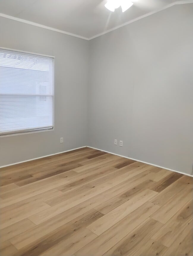 Photo - 110 N Michigan St