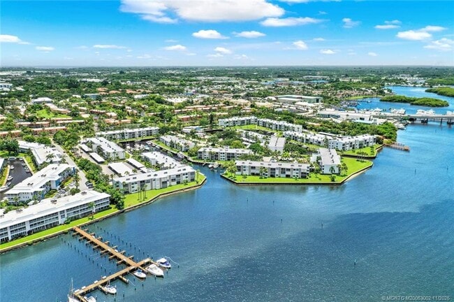 Building Photo - 1950 SW Palm City Rd Unit 7102