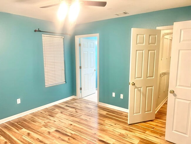 Photo - Charming 3BR Townhouse Near Shopping & Doctors Hospital