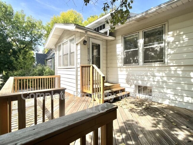 Building Photo - 806 John Farry Pl