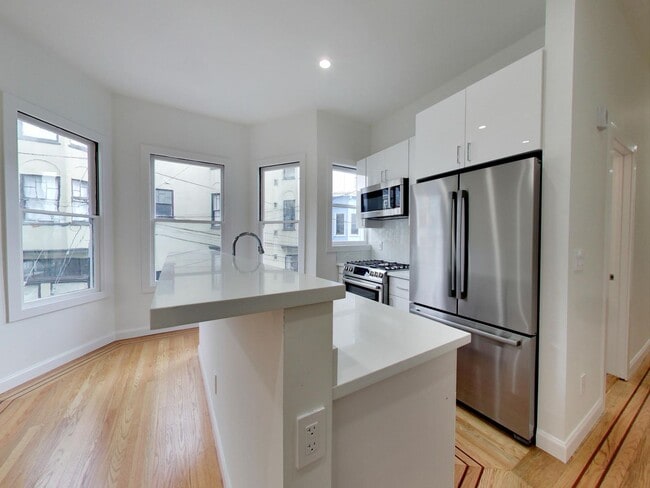 Building Photo - 844 Greenwich St Rental