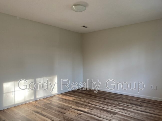 Photo - 2764 Wynn St