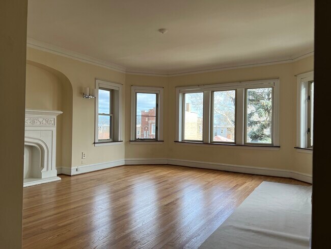 Living Room - 9434 S Justine St Unit 03