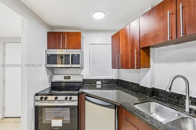4147 Stirling Rd Unit 105