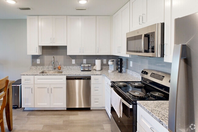 1 BR, 1 BA, 652 SF - Avenue 6 - Luxury Apartments Downtown Huntsville South