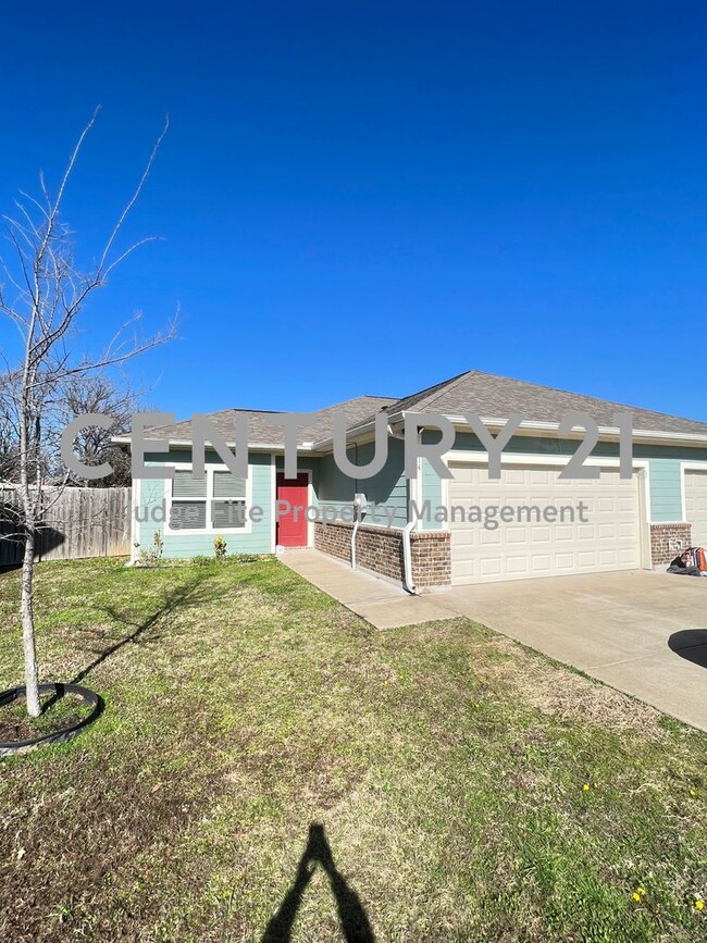 Building Photo - 214 Lasso Cir