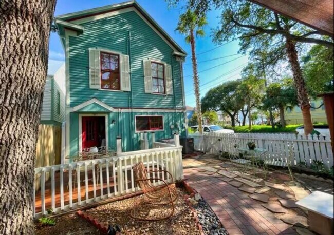 Photo - 2328 Avenue M