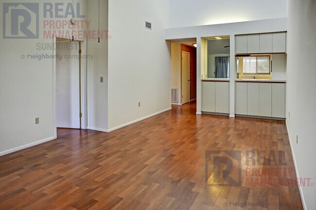 Photo - 251 Fenwick Dr