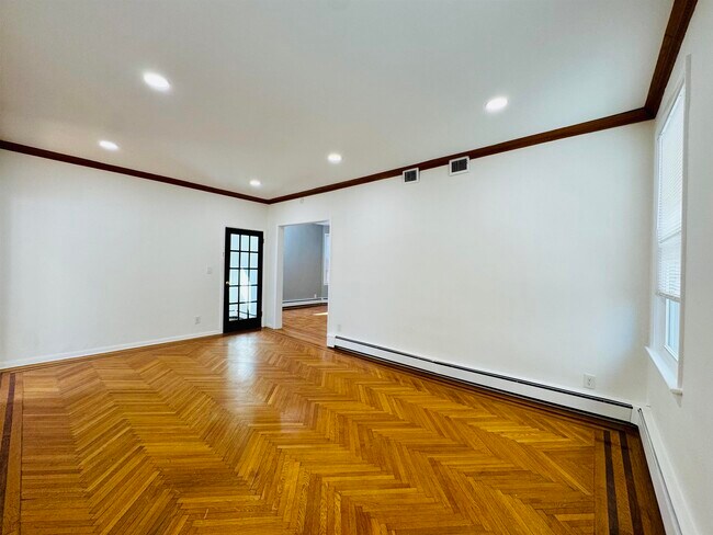 Photo - 69 W 39th St Unidad 2