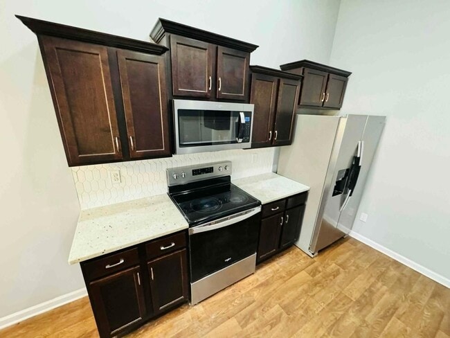 Building Photo - 1136 Doby Springs Dr