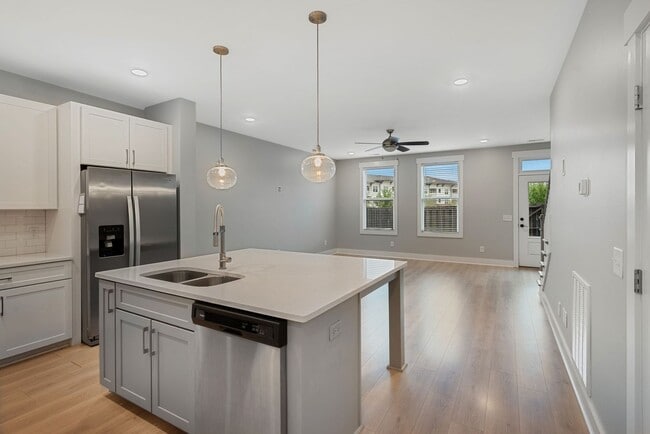 Photo - Stunning Modern Townhouse in the Heart of ...