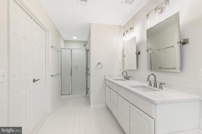 Photo - 5036 Greenhouse Terrace