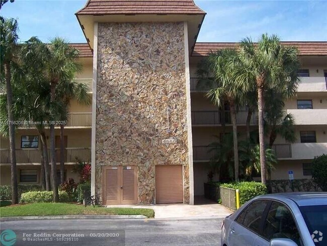 Building Photo - 4950 E Sabal Palm Blvd Unit 204 Rental