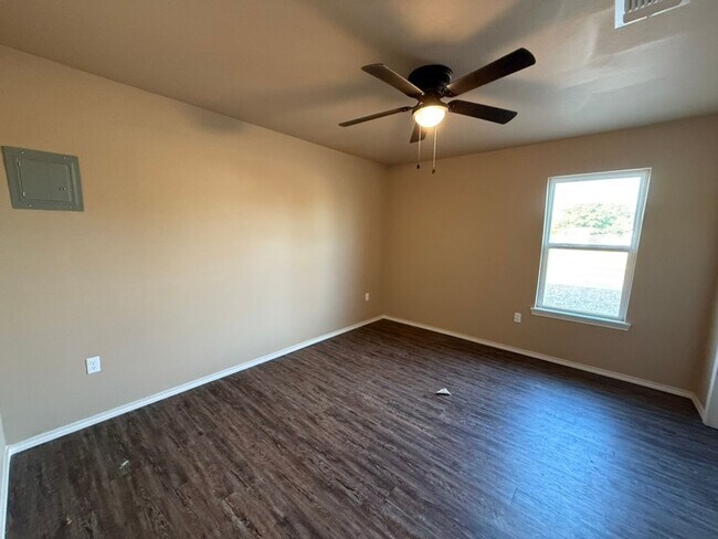 Photo - AMRR: East Lubbock Home ready for Immediate move in!