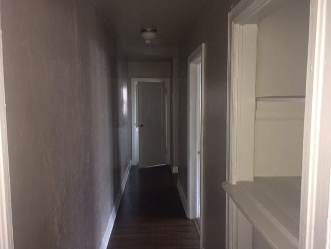 Hall with Built ins - 1121 NW 28th St Unit 1