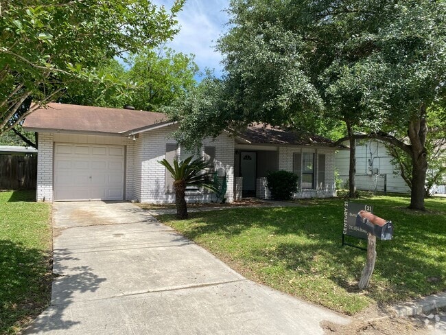 Building Photo - CUTE 3 BR IN UNIVERSAL CITY W/ EASY ACCESS... Rental