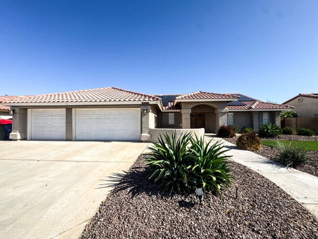 Building Photo - “Spacious 4-Bedroom, 2-Bathroom Home with Pool in Tamarack”
