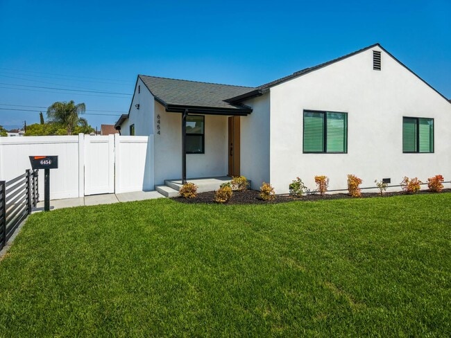 Building Photo - Tastefully Remodeled 4BR Home in North Hollywood!