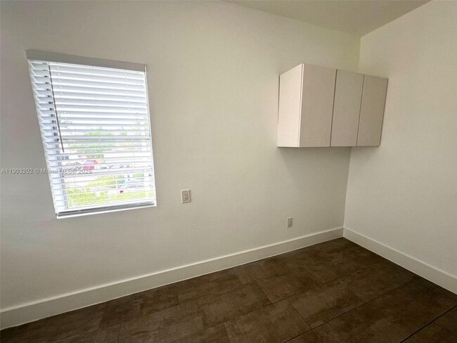 Photo - 3703 SW 1st St Unidad UP