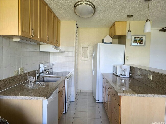 Photo - 320 Lili?uokalani Avenue