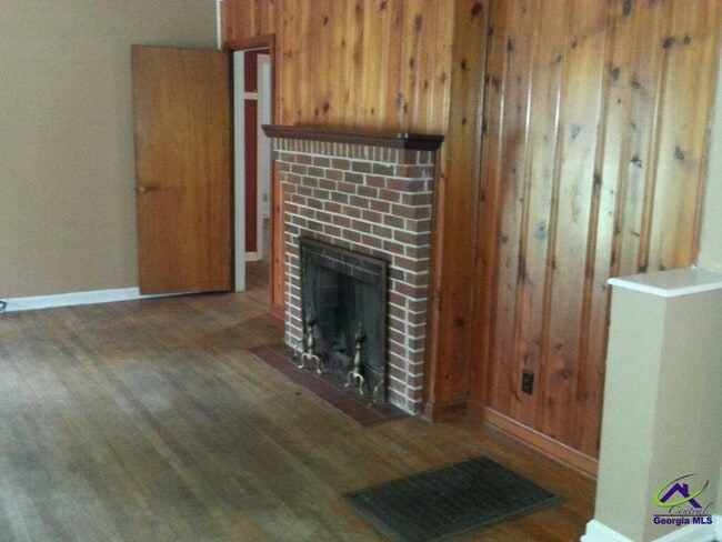 Photo - 323 Bernard Dr