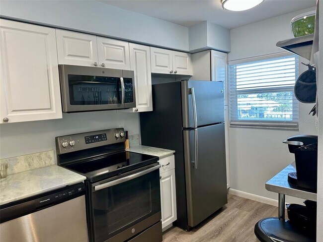 Photo - 950 Tarpon Center Dr Unit 301