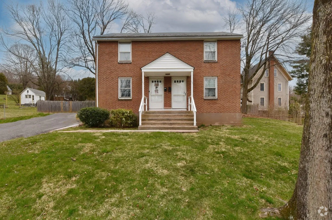 Building Photo - 95 E Main St Rental