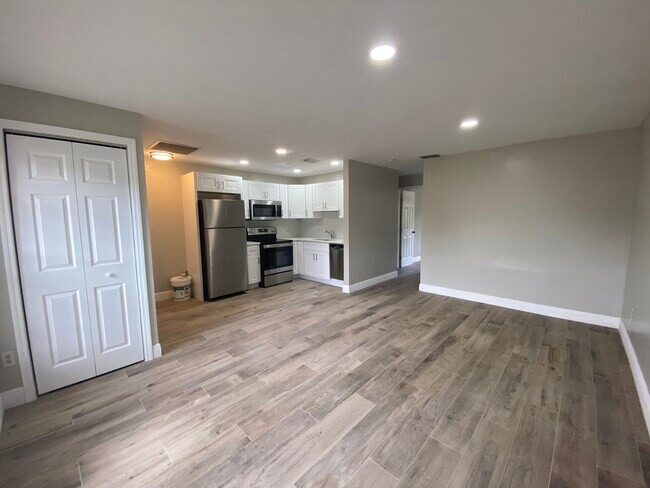 Photo - 2210 Marilyn Ln