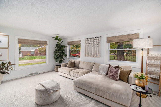 Photo - 1155 Carpenter Ave NW