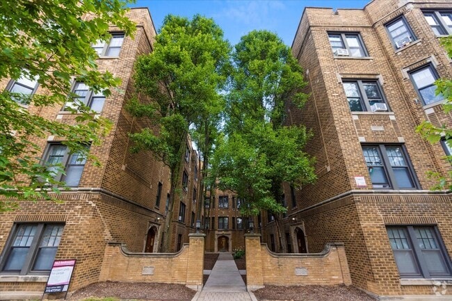 Building Photo - 2348 W Addison St Rental
