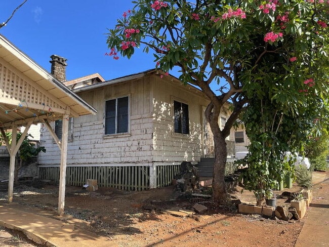Building Photo - To register for the showing time below, no... Rental