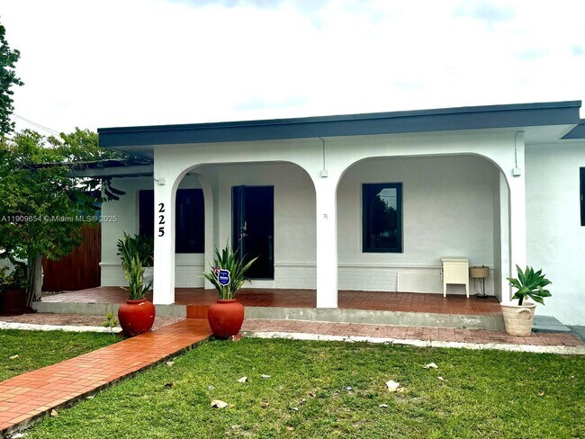 Building Photo - 225 NW 73rd Ave Unit 1