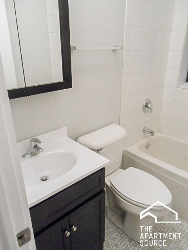 Photo - 2211 W Foster Ave Unit 1