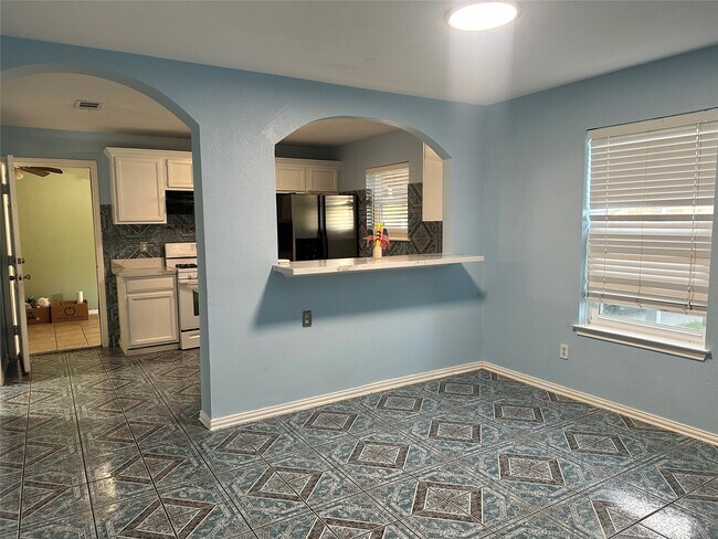 Photo - 8340 Folkstone Ln