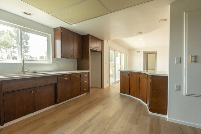 Photo - 1855 Alpha St