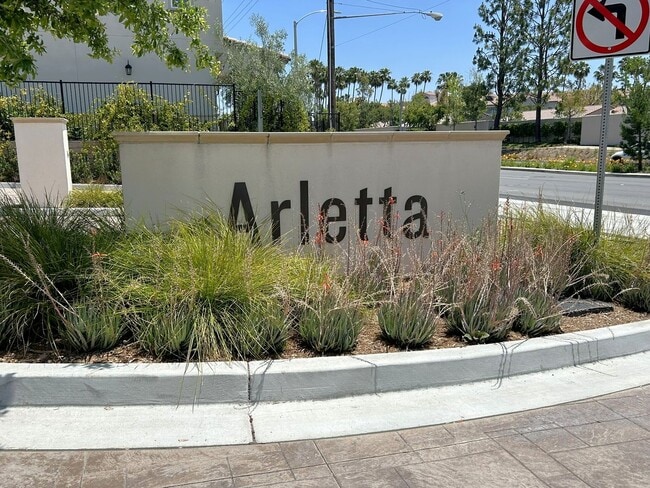 Building Photo - ARLETTA WAY FULLERTON 92835 (3 BED / 2.5 BATH)