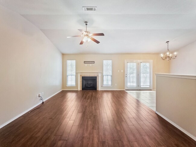 Photo - * Move-In Special * Beautiful Brick 3 Bed ...