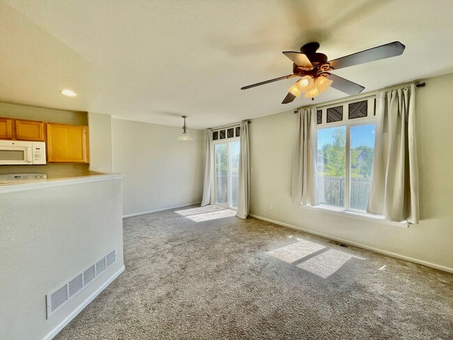 Wonderful 2-Bedroom Townhome in North Love... - Wonderful 2-Bedroom Townhome in North Love...