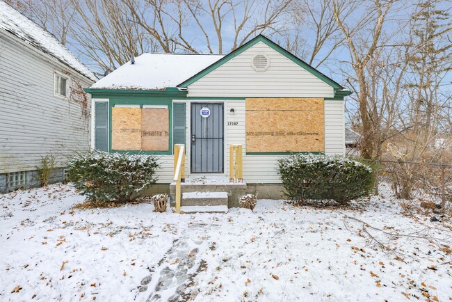 Building Photo - 3 bedroom bungalow $1000/month Rental